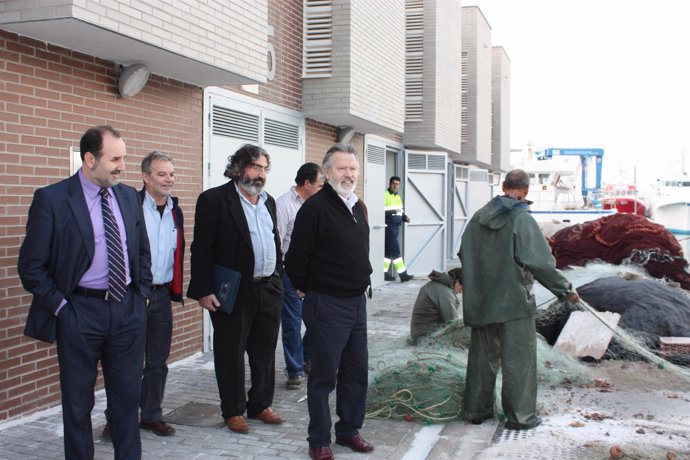 La Junta mejora las infraestructuras del sector pesquero de Adra con la construc