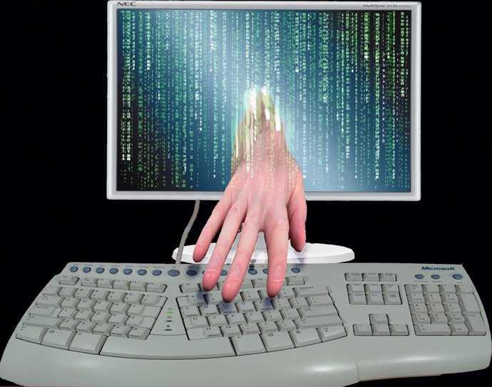 Hacker pirata informatico