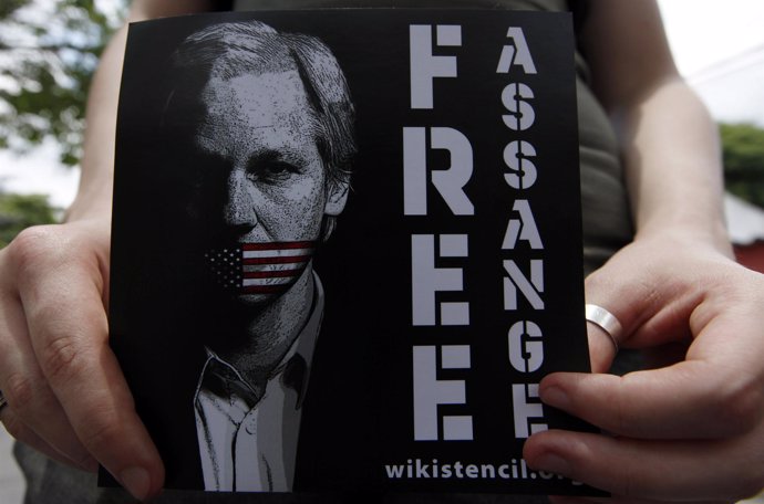 Imagen de un cartel pidiendo libertad para Julian Assange