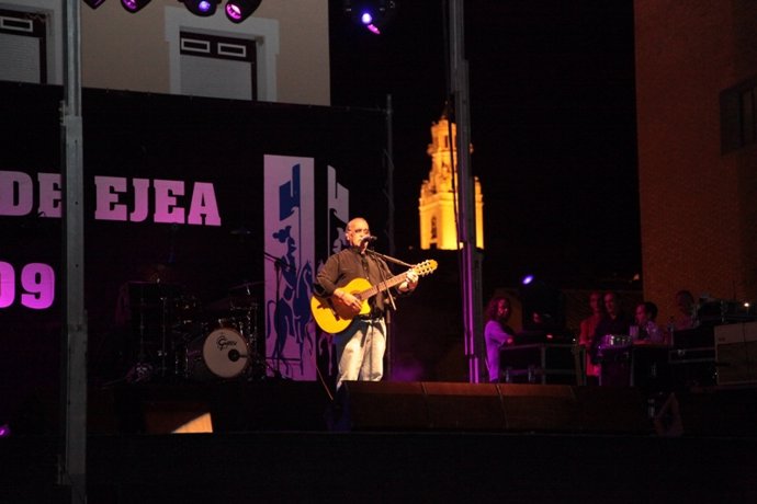 José Antonio Labordeta en un concierto en Ejea (Zaragoza)