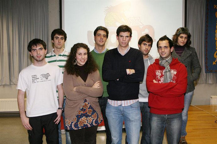 los integrantes de la nueva junta permanente del Consejo de Estudiantes.        