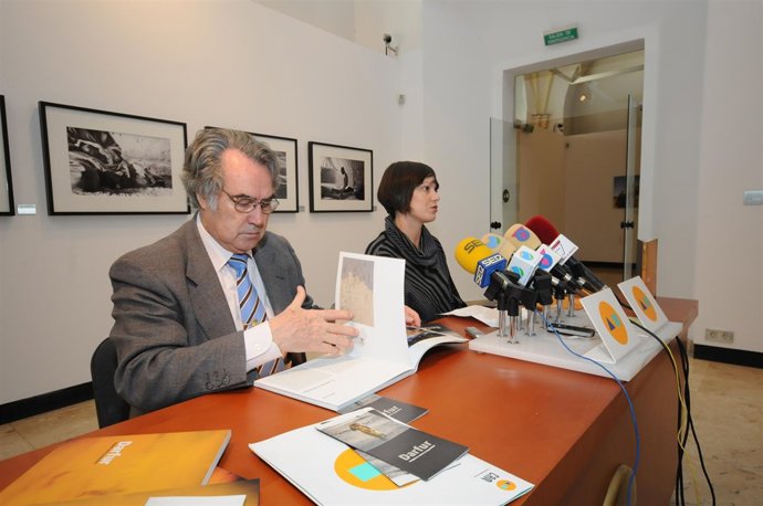 El presidente territorial de Caja Mediterráneo, Ángel Martínez, acompañado de Ma