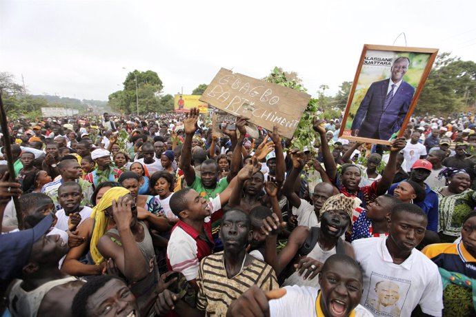 Manifestación en favor del líder opositor Alassane Ouattara
