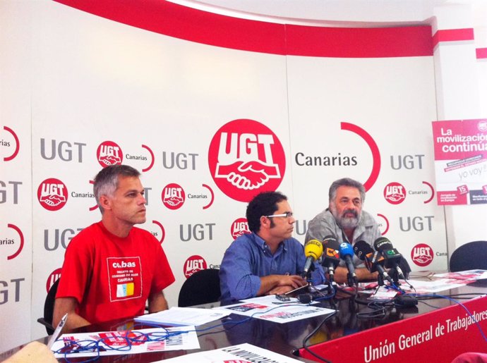 Los representantes (de izquierda a derecha) de Cobas, Rafael Segura, UGT, Gustav