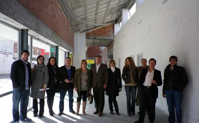 Diputación y Junta entregan equipos informáticos adaptados a alumnos de la provi