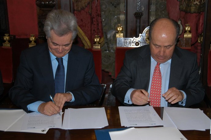 El alcalde de Granada, José Torres Hurtado, y el presidente de CajaGranada, Anto
