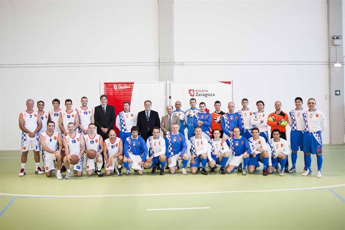 Nuevas equipaciones de los equipos de la Policía Local de Zaragoza