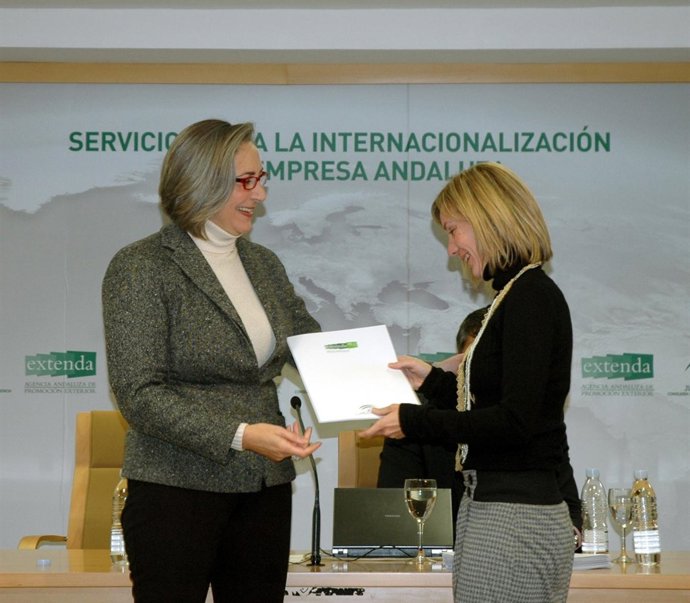 Entrega de los destinos a los becarios de Extenda