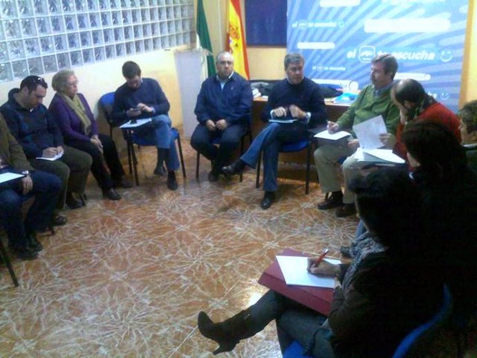 NP Y Foto Reunión PP Con Alcaldes Y Portavoces Municipios