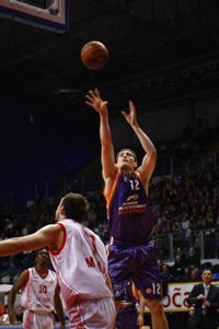 El Power se impone con oficio al Armani Jeans