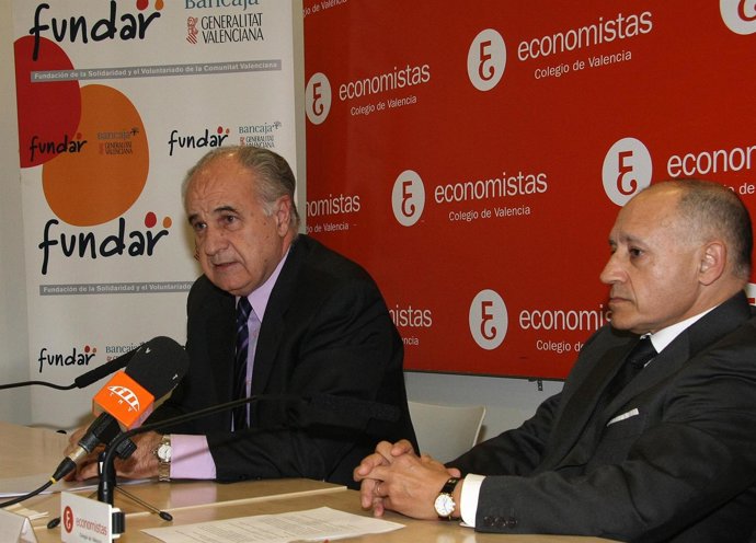 Rafael Blasco interviene en presencia de Leopoldo Pons.