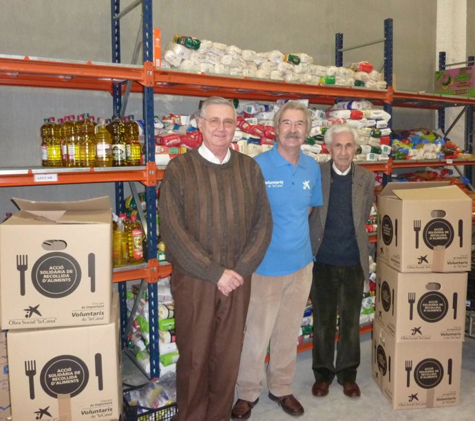 NOTA I FOTOS: "LA CAIXA" I ELS SEUS CLIENTS APORTEN 1,7 TONES DE MENJAR PER ALS 