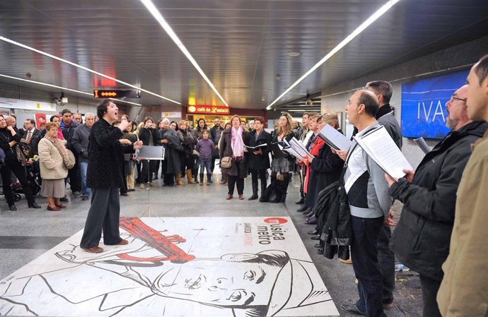 Actuación del Coro FGV dentro del ciclo 'Nadal al metro'.