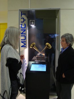 La directora del Museo de la Ciencia (i), junto con la directora de la sede del 