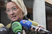 Almunia confirma la ausencia de símbolos religiosos en centros de Educación, Servicios Sociales y Sanidad