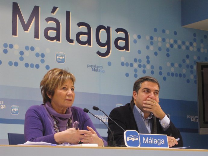 El presidente del PP de Málaga, Elías Bendodo, y la diputada nacional del PP Cel