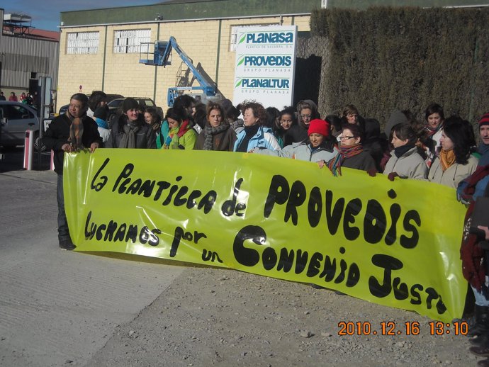 Los trabajadores de Provedis de Valtierra secundan un paro contra el "bloqueo" d