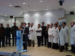 Luis Carretero acompañado por todos los jefes de departamento.