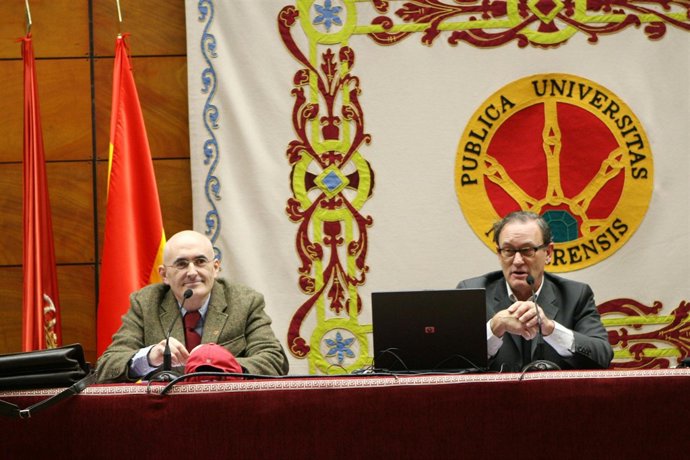Jeffrey C. Alexander, a la derecha, junto a Josetxo Beriain, en la UPNA.