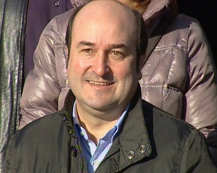 Imagenes del presidente del PNV de Bizkaia, Andoni Ortuzar,  en un acto de preca