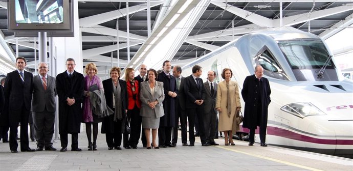 Los Reyes y Zapatero, entre otros, en la inauguración del AVE