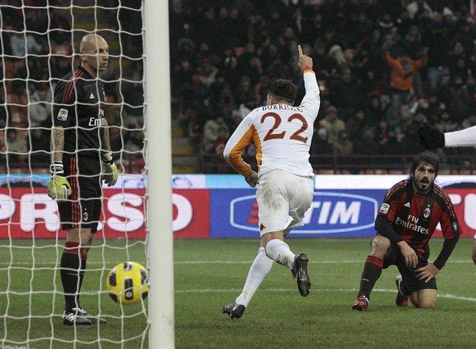 La Roma derrota al líder en su visita a Milán