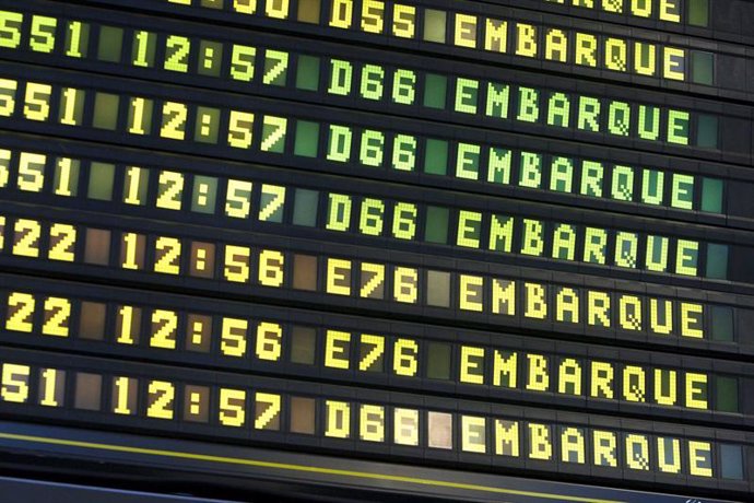 Imagen del panel de vuelos de Barajas