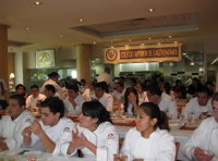 Medio centenar de agentes y alumnos del Colegio de Gastronomía de México conocen el aceite de oliva
