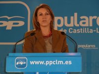 Cospedal afirma que "el sacrificio" de la congelación de las pensiones ya se lo han "comido" los intereses de la deuda