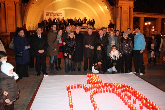 "HACEMOS BRILLAR TU NAVIDAD" RECAUDA ALREDEDOR DE 300 JUGUETES EN SU PRIMER DÍA 