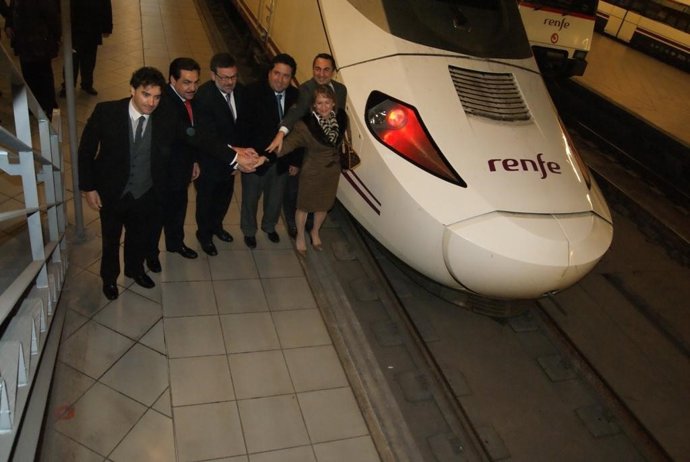 Rodríguez-Piñero inaugurando los nuevos Alvia Castellón-Madrid