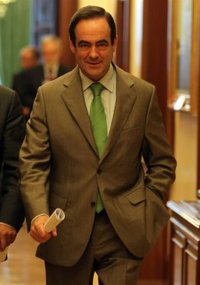 Bono se descarta para suceder a Zapatero y apoyaría a Rubalcaba, pero avisa que no es momento de abrir el debate