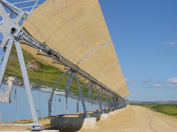 Instalación termosolar cilindroparabólica de Abengoa
