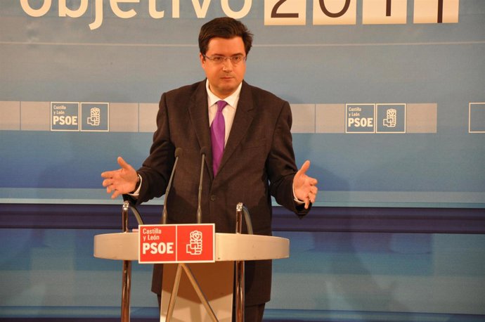 Óscar López.