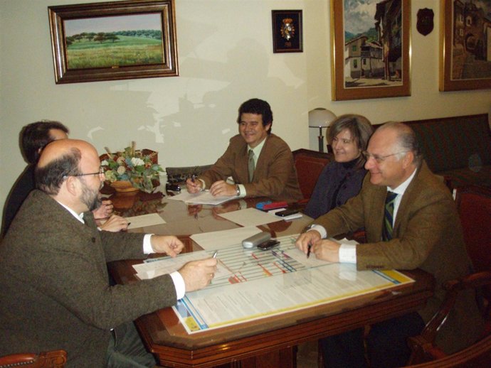 NP Y FOTOGRAFÍAS: Reunión De La Fundación Valhondo Y La Fundación Cáceres Capita