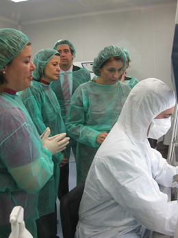 Visista de la consejera de Salud, María Jesús Montero, a las salas de producción