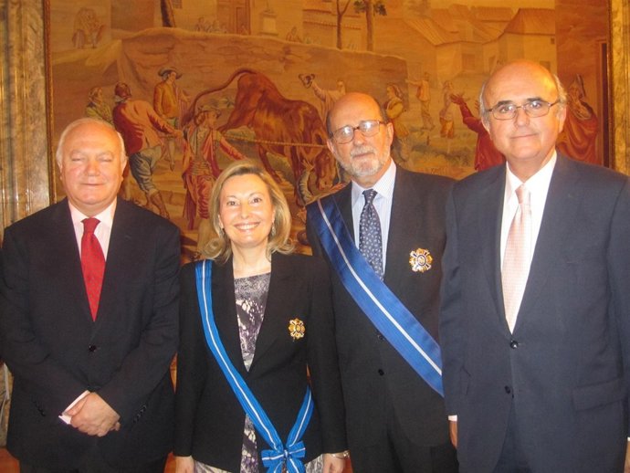 Nota De Prensa Y Foto. Acto Entrega Medallas Al Mérito Civil. Delegación Del Gob