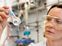 Empresas.- Sanidad autoriza el uso de 'Tarceva' (Roche) como terapia de mantenimiento en cáncer de pulmón avanzado