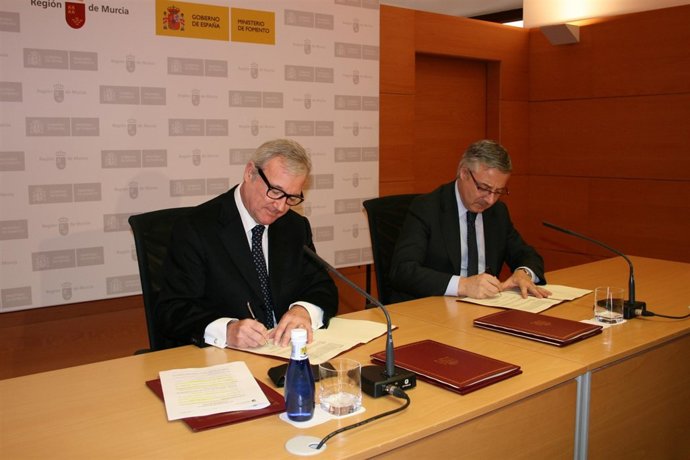 El presidente de la Comunidad, Ramón Luis Valcárcel, y el ministro de Fomento, J