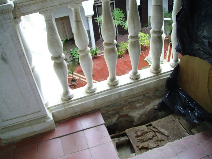 Primer piso del claustro central del convento de Las Teresas de Sevilla afectado