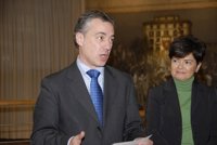 Urkullu afirma que se ve "una doble velocidad" en ETA y la IA, y cree que lo que hace falta es "una velocidad doble"