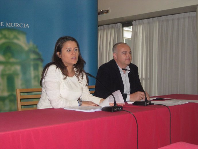 La concejal de Educación y Juventud, María Dolores Sánchez, en rueda de prensa