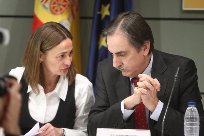ministro de Trabajo, Valeriano Gómez, y la secretaria general de Empleo, Mari Lu