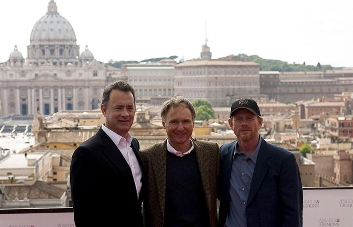 Dan Brown en la presentación de Ángeles y Demonios con Hanks y Howard