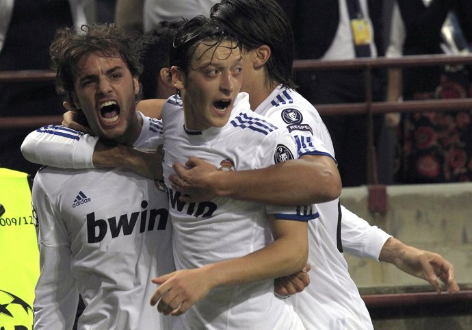 Pedro León y Mesut  Özil