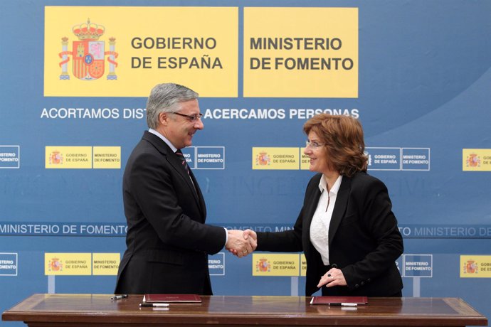 María Victoria Broto y José Blanco en la firma de los convenios de subvención