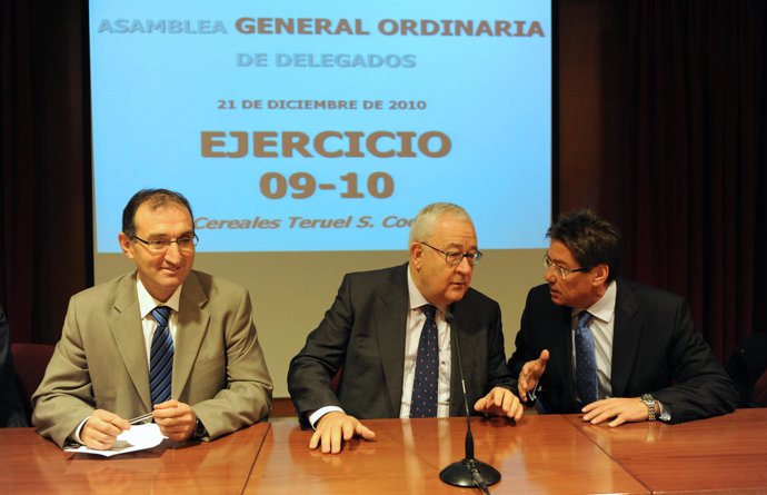 Salvador Campos, José Angel Biel y Arturo Aliaga en la clausura de la Asamblea d