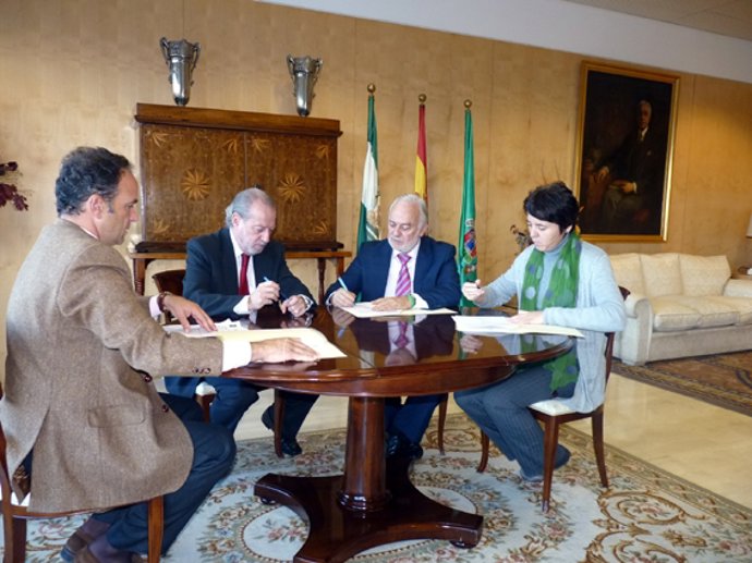 Firma del convenio entre Diputación y Cartuja 93