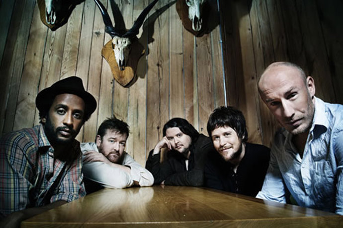 Elbow se suma al FIB