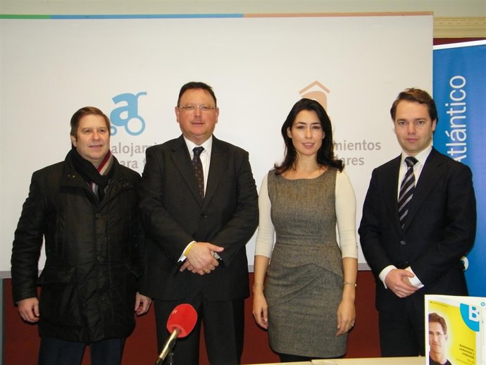 Firma del convenio con el Banco Sabadell